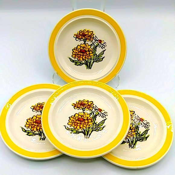 Set of 4 Bright Yellow 6.25" Plates w/ Zinnias - Picture 1 of 7